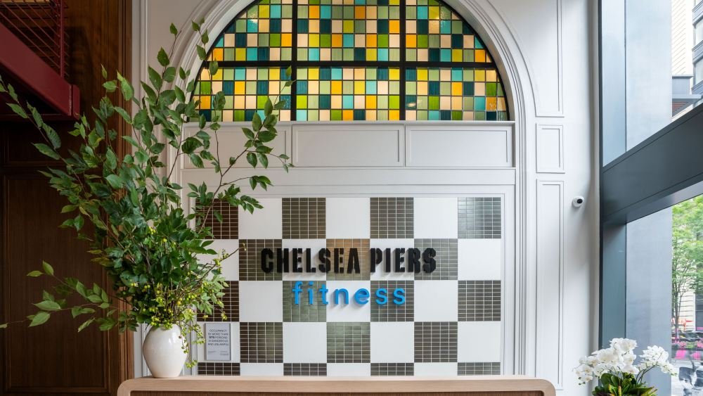 Chelsea Piers Fitness Flatiron front desk.