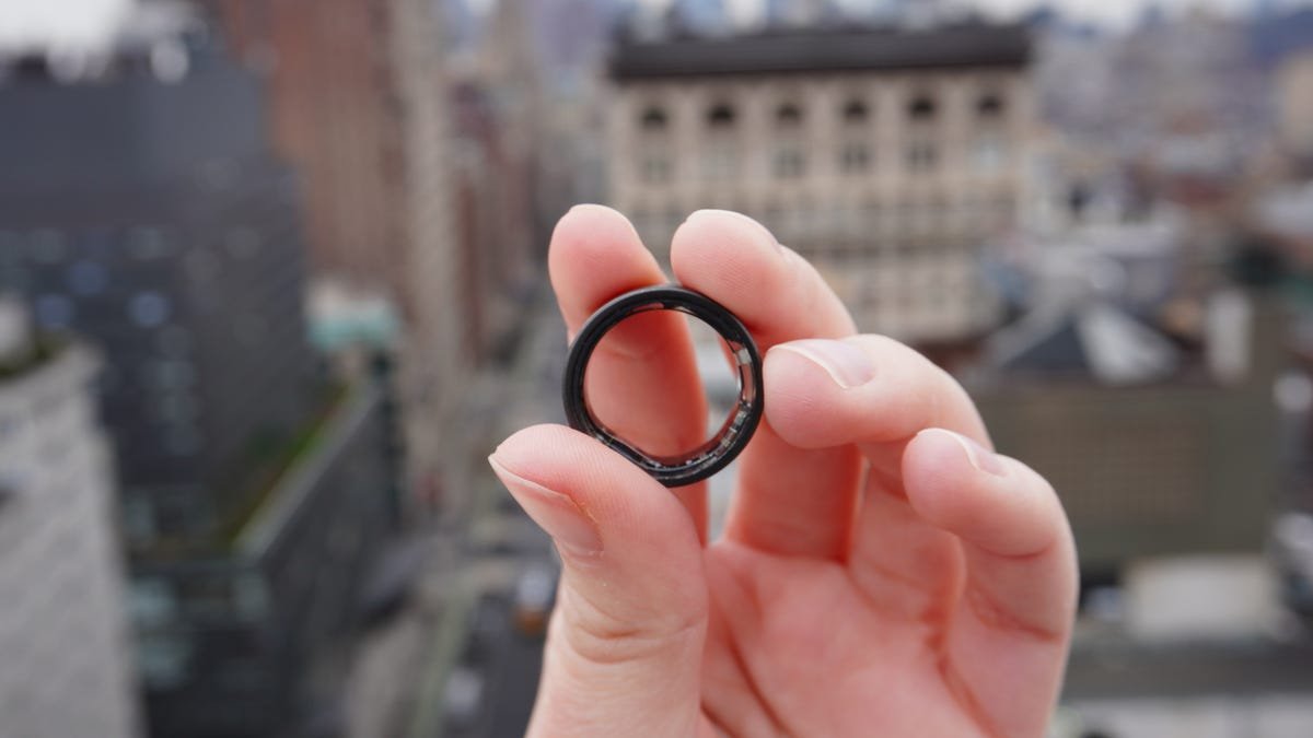 This smart ring for fitness freaks nearly beats Oura. Here&apos;s how